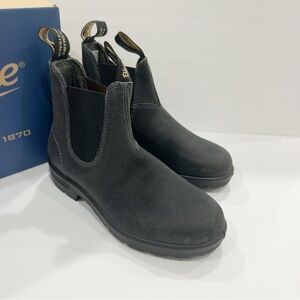 Blundstone 1910 Women’s Suede Chelsea Ankle Boots